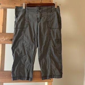 Women’s 90s/Y2K Cargo Capris sz 4